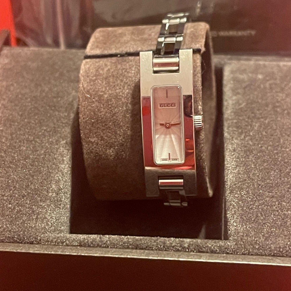 Gucci Watch with box - Picture 3 of 13